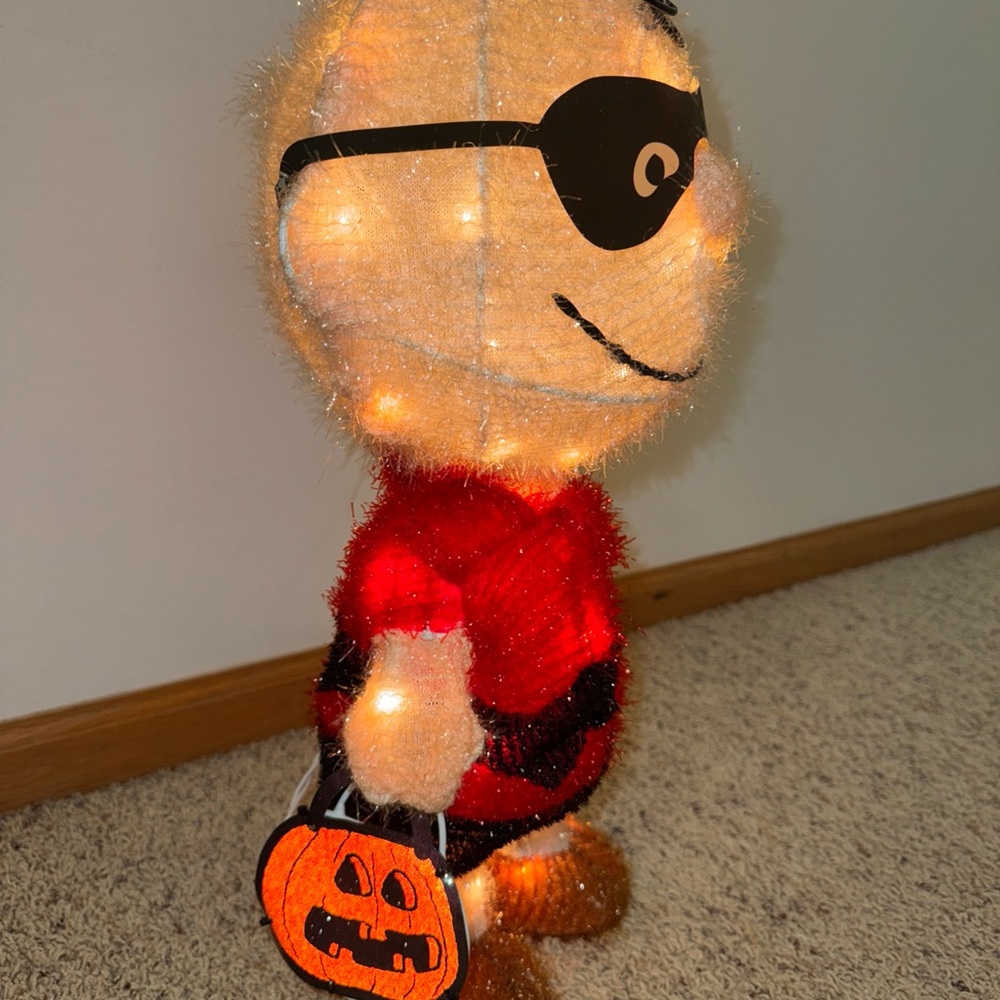 Peanuts Light-Up Decor - Picture 3 of 10